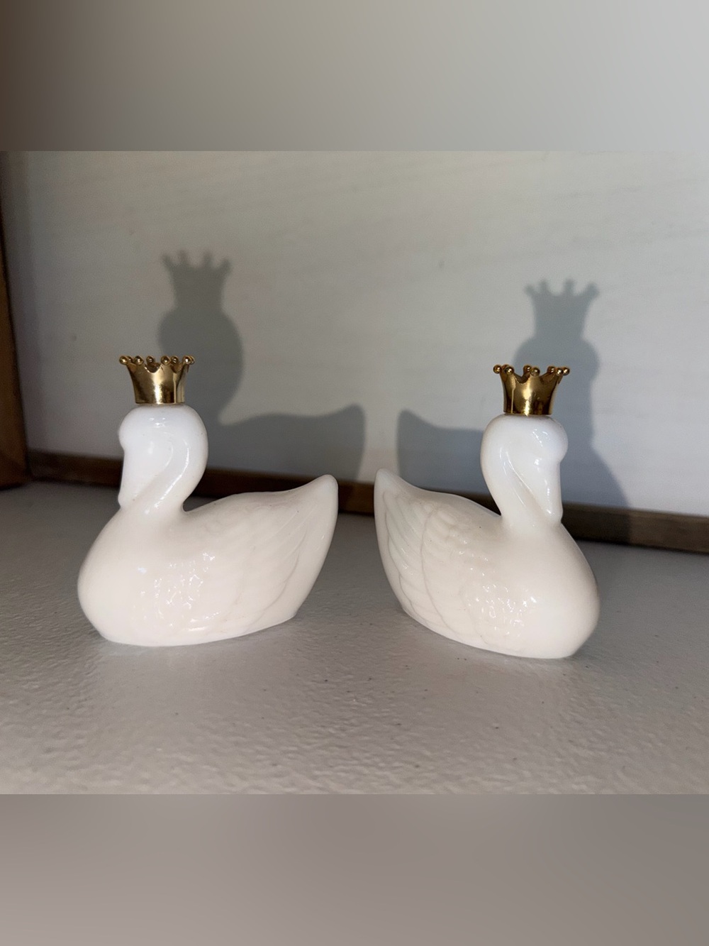 AVON White Swan Figurine with Gold Crown - Elegant Home Accent